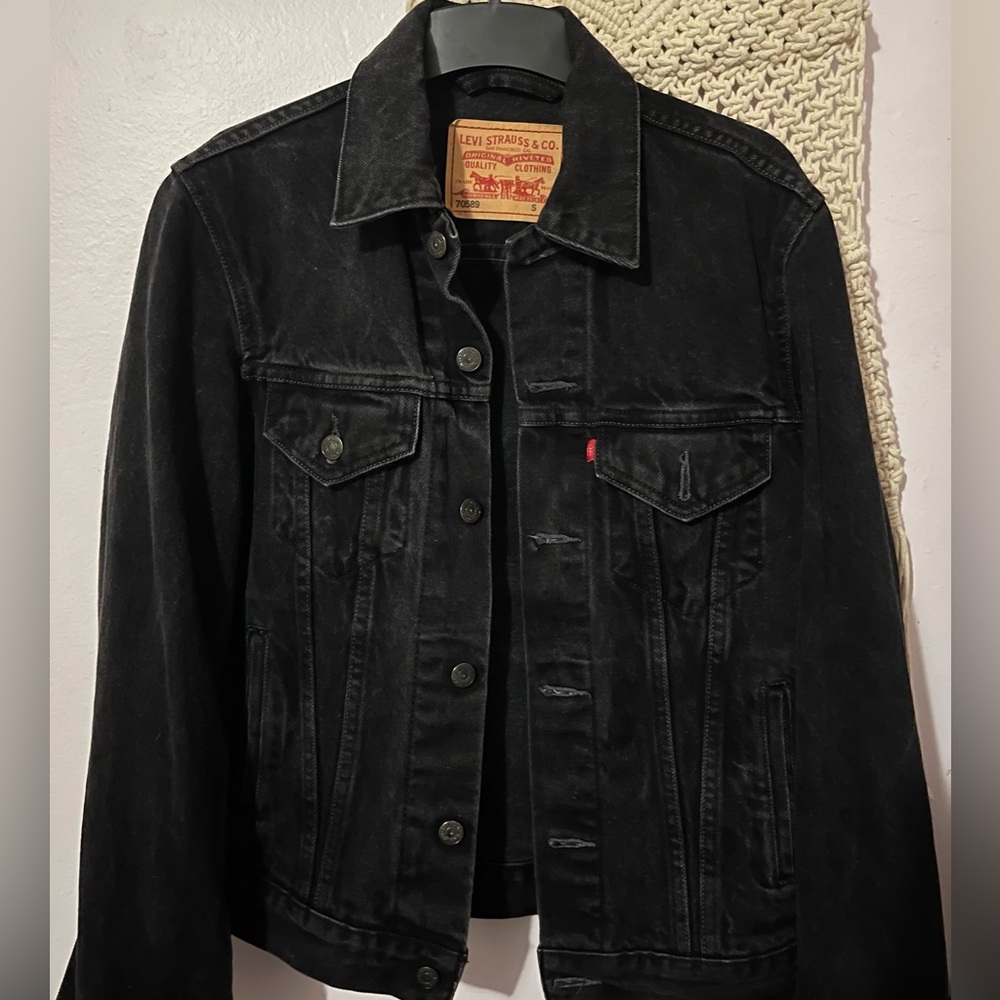 True Levi’s black denim jacket